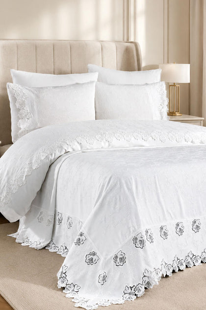 Astena Çiçek İşlemeli Çift Kişilik 7 Parça Nevresim + Pike Set