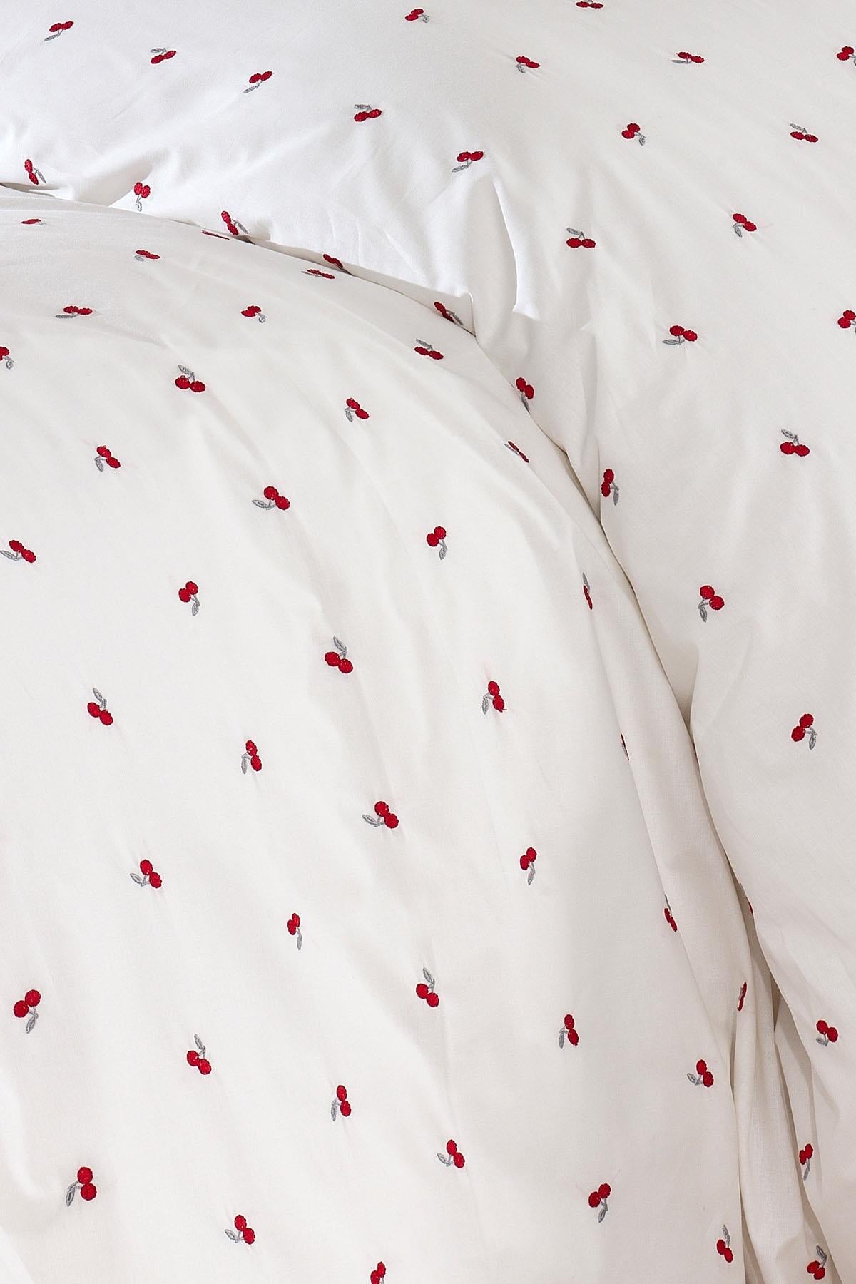 Cherry Kiraz Nakışlı Pamuk Saten Çift Kişilik 6 Parça Nevresim Takımı