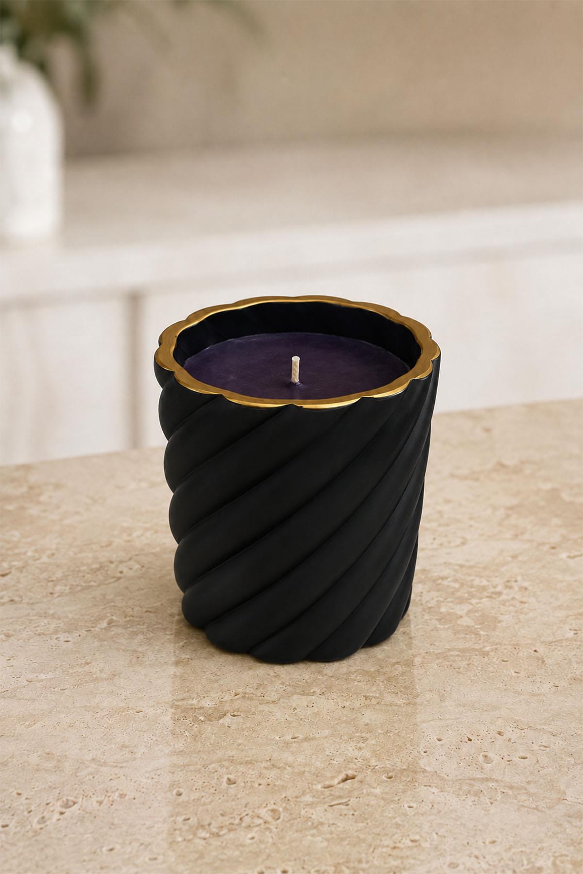 Devin Siyah-Altın Burgu Mum (10 cm)
