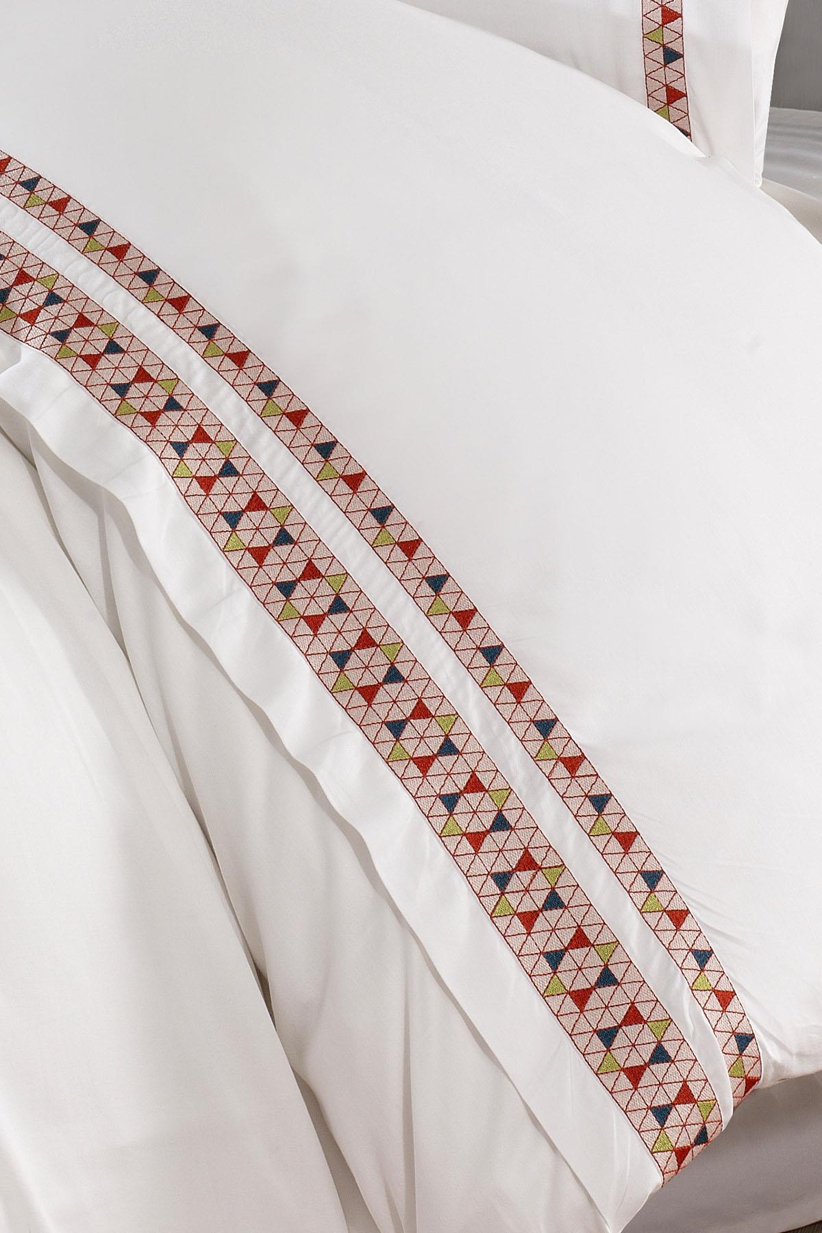 Tria Karo Desenli Pambıq Satin King Size 6 Hissəli Yataq Dəsti