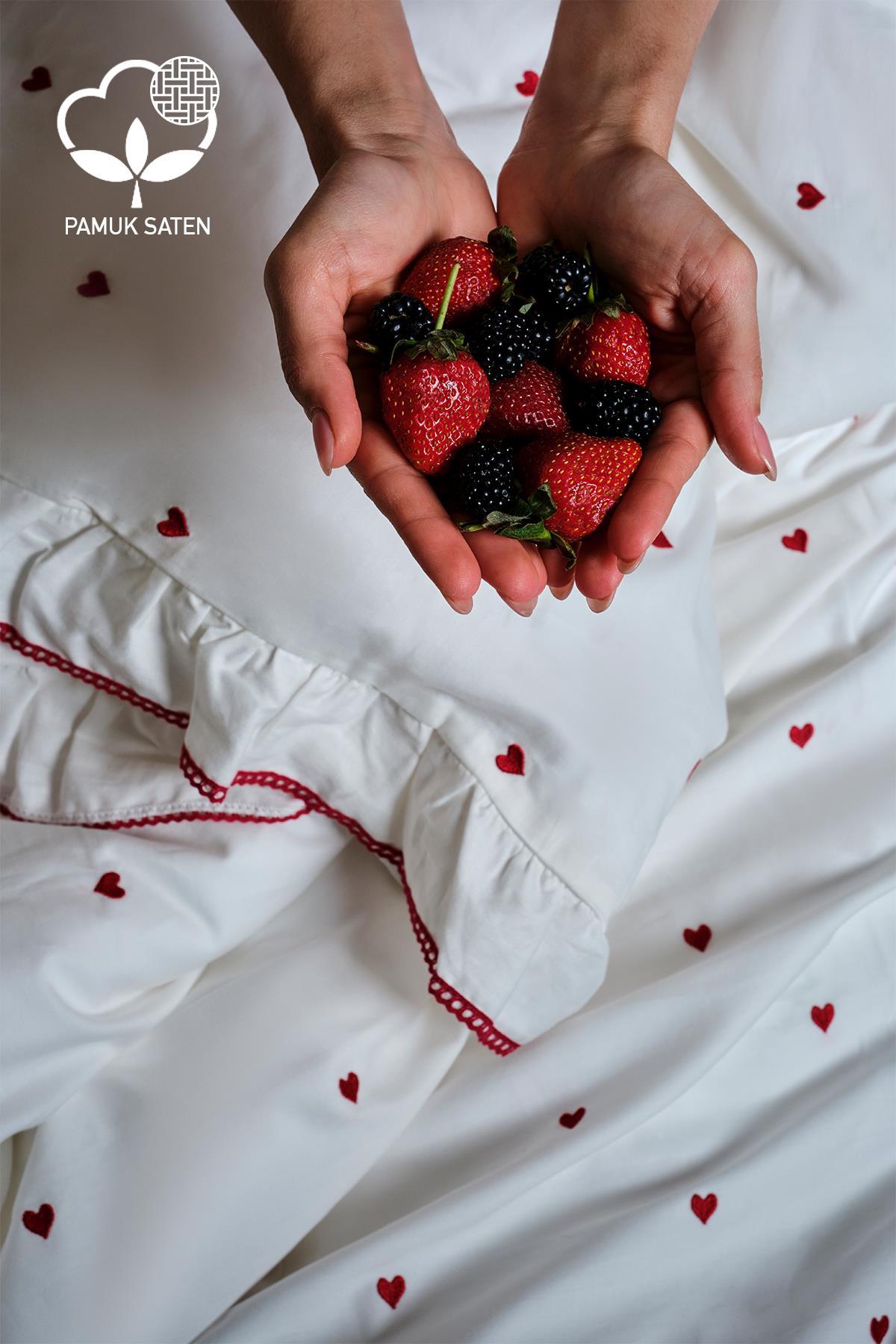 Amore Kalp Nakışlı Pamuk Saten Tek Kişilik 4 Parça Nevresim Takımı