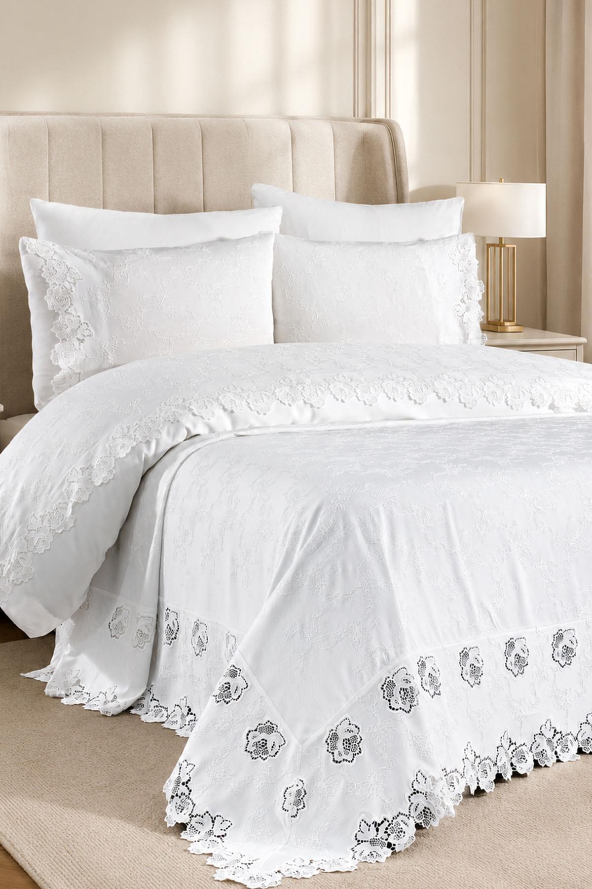 Astena Çiçek İşlemeli Çift Kişilik 7 Parça Nevresim + Pike Set
