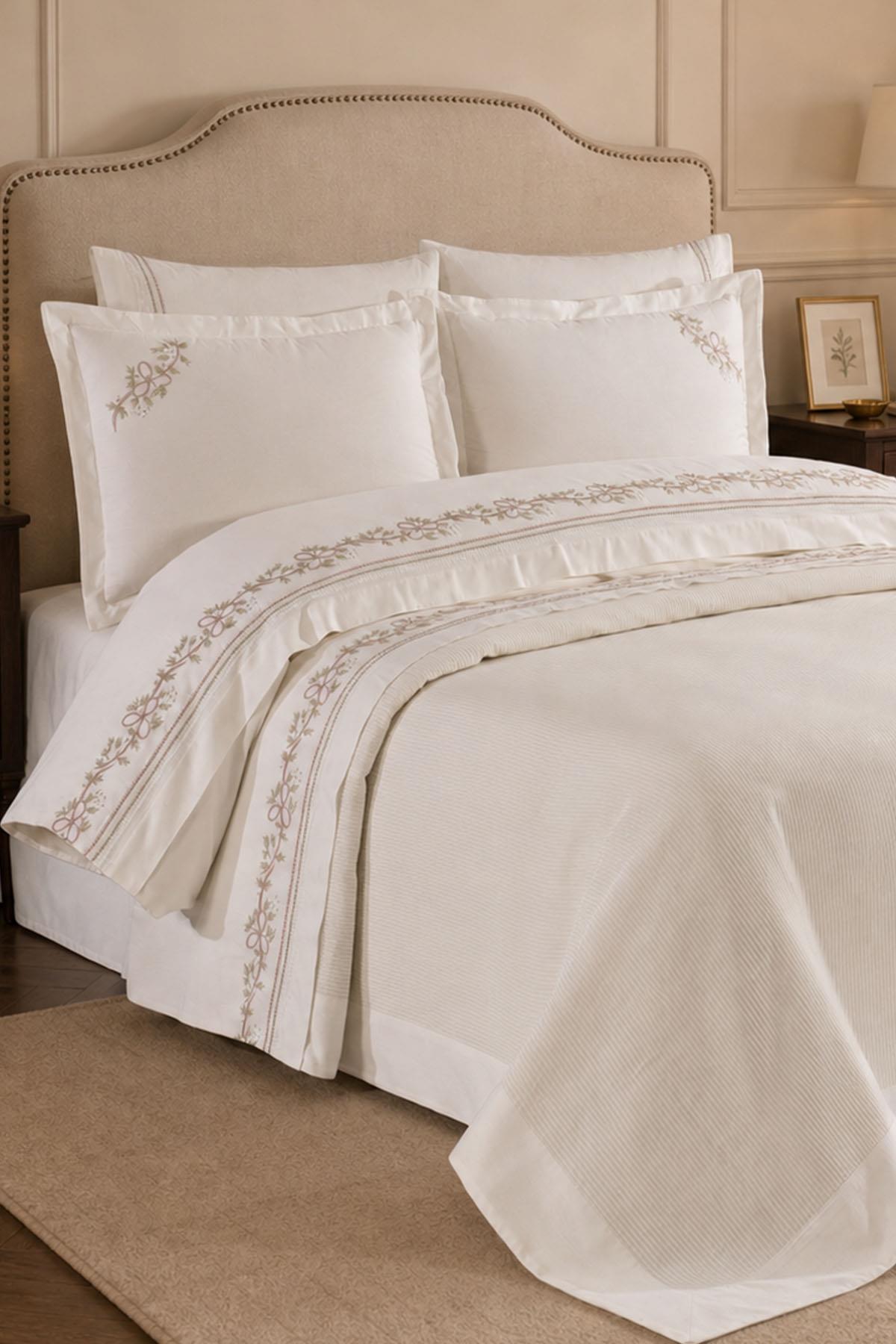 Begonvil Sarmaşık Nakışlı Çift Kişilik 7 Parça Nevresim + Pike Set