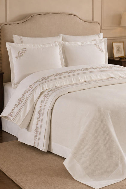 Begonvil Sarmaşık Nakışlı Çift Kişilik 7 Parça Nevresim + Pike Set