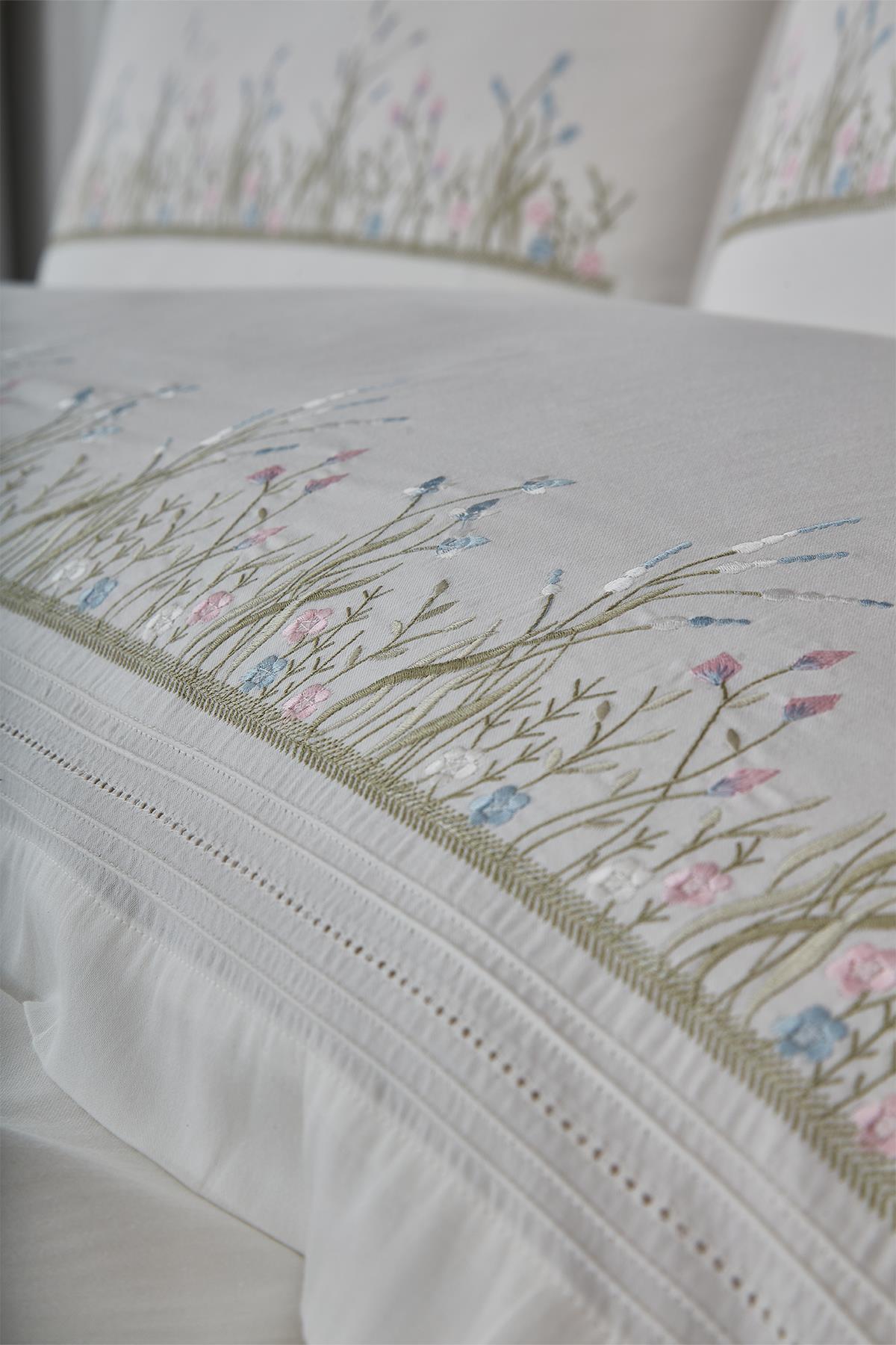 Masal İşlemeli Super King Size 7 Parça Nevresim + Pike Set