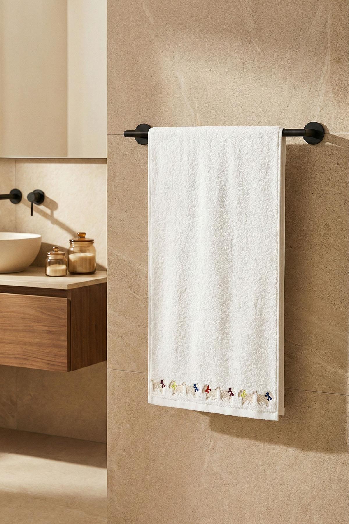 Milu Mini Köpek Nakışlı Yüz Havlusu (50 x 90 cm)