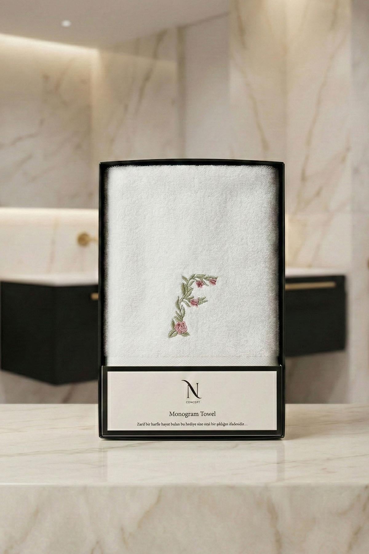 Monogram Harf Nakışlı Bambu Yüz Havlusu (50 x 90 cm)