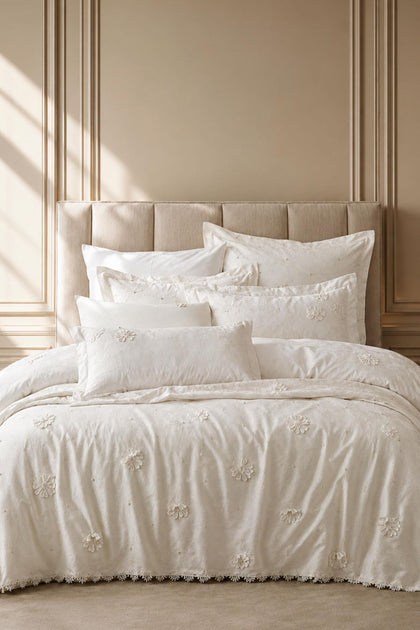 Nergiz Çiçek İşlemeli Çift Kişilik 9 Parça Nevresim + Pike Set