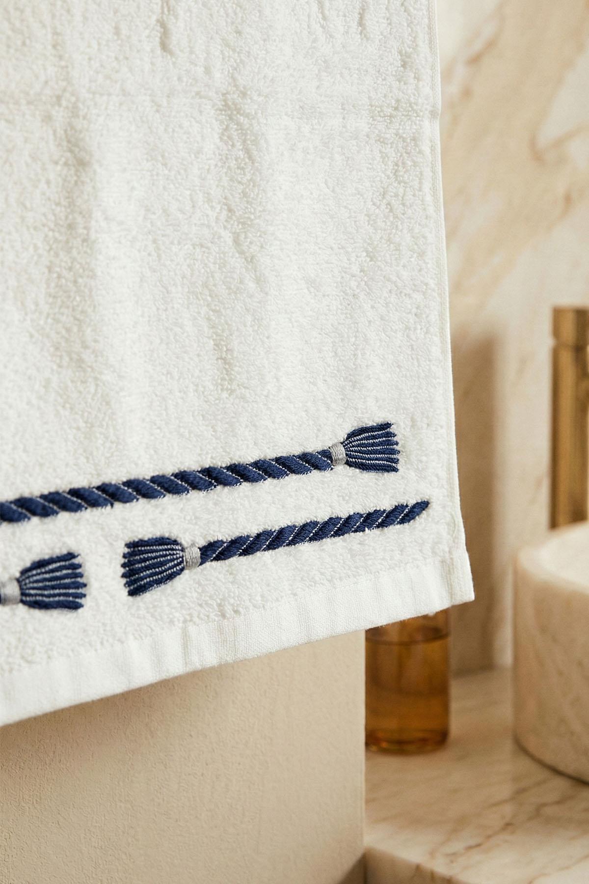 Rom Nakışlı Banyo Havlusu (90 x 150 cm)