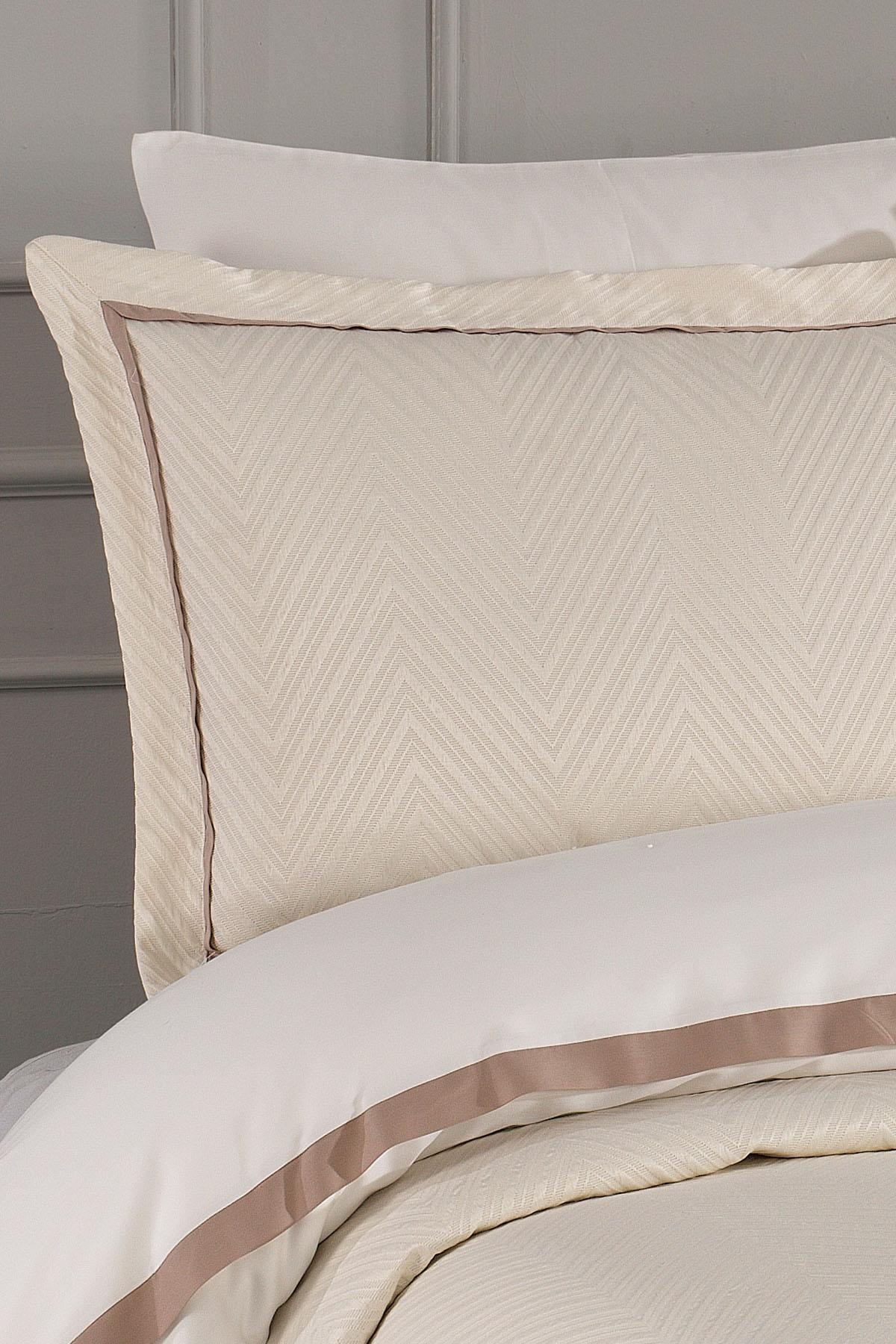 Soreno Çizgi Detaylı Super King Size 7 Parça Nevresim + Pike Set
